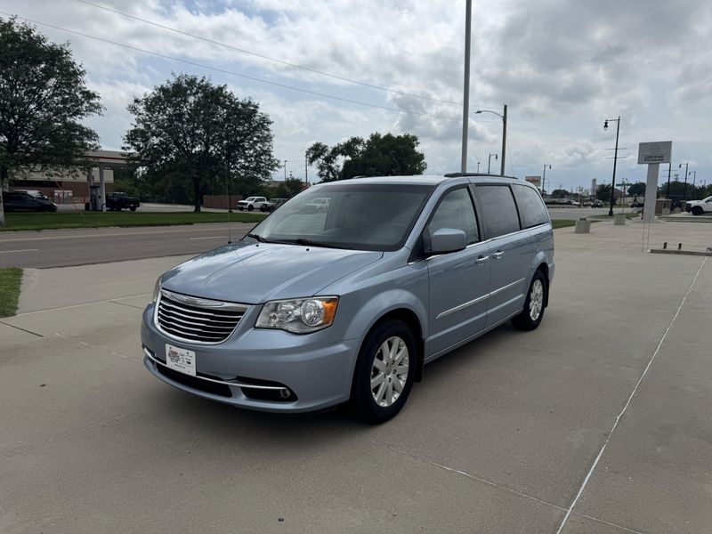 Used 2016 Chrysler Town & Country TouringImage 4