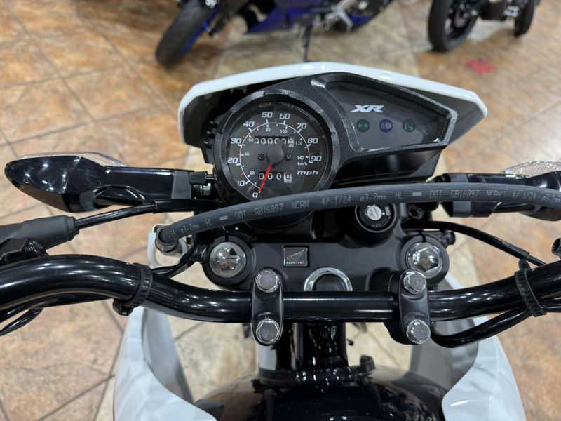 2025 Honda XR150L Image 12