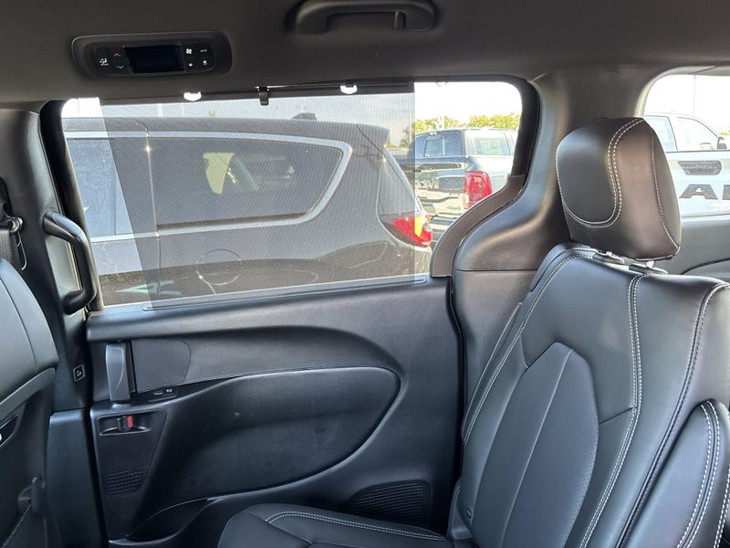New 2026 Chrysler Pacifica SelectImage 22