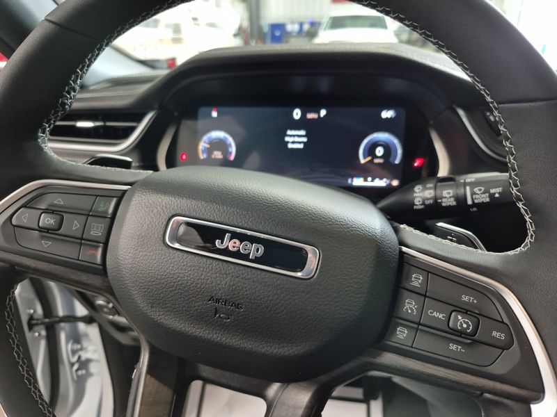 2025 Jeep Grand Cherokee L Limited 4x4Image 22
