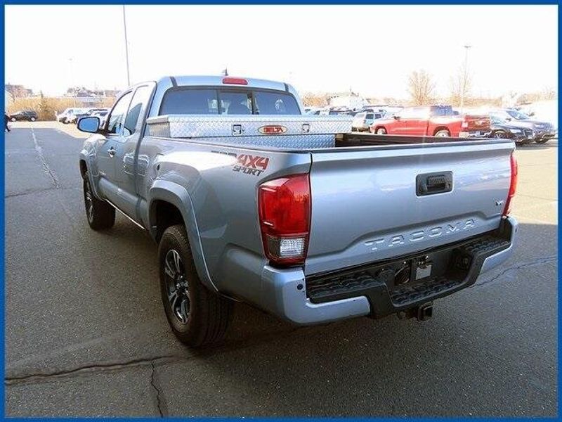 2017 Toyota Tacoma TRD SportImage 5