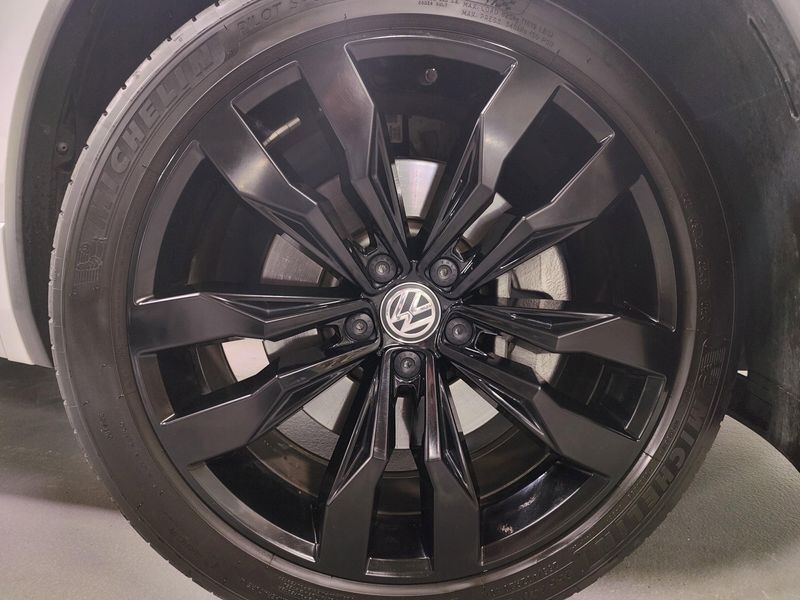 Used 2021 Volkswagen Tiguan SE AWD R-Line Black w/SunroofImage 9