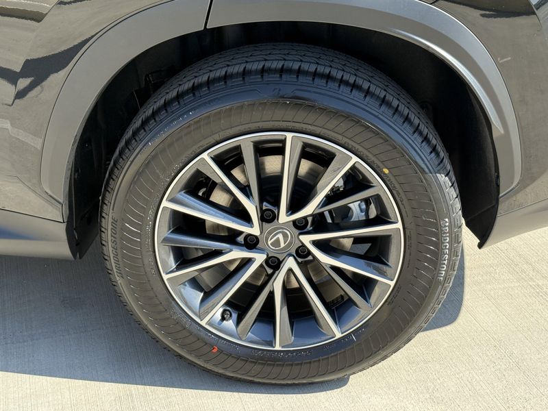 2025 Lexus NX 350h PremiumImage 16