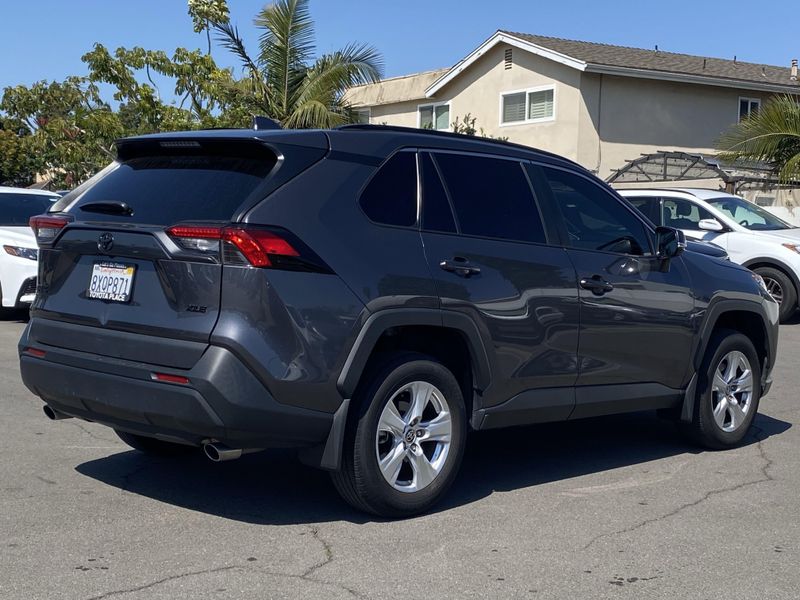 2021 Toyota RAV4 XLEImage 3
