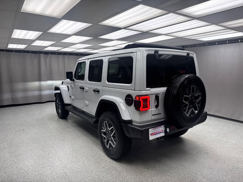 2025 Jeep Wrangler 4-door SaharaImage 2