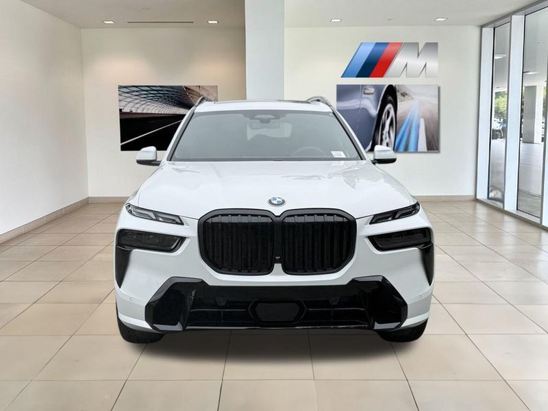 2026 BMW X7 xDrive40iImage 3