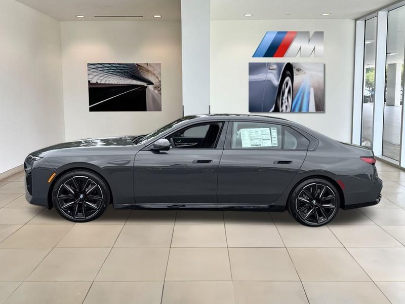 2025 BMW 7 Series 760i xDriveImage 9