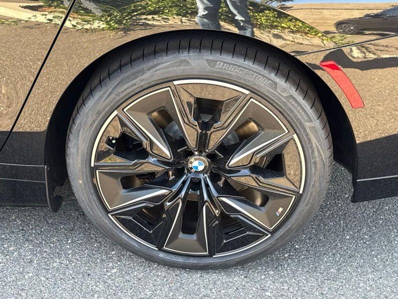 New 2026 BMW 7 Series 750e xDriveImage 12