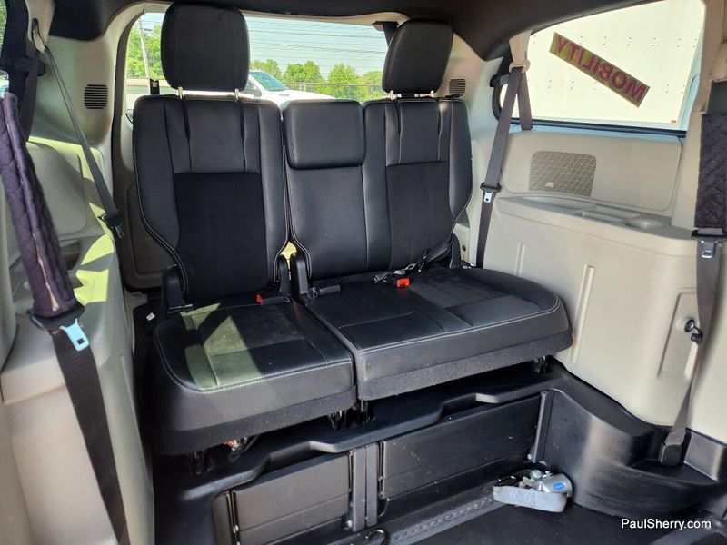 Used 2019 Dodge Grand Caravan SXTImage 38