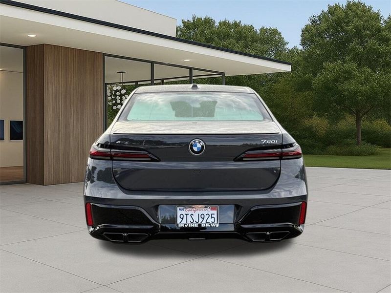 Used 2025 BMW 7 Series 760i xDriveImage 10