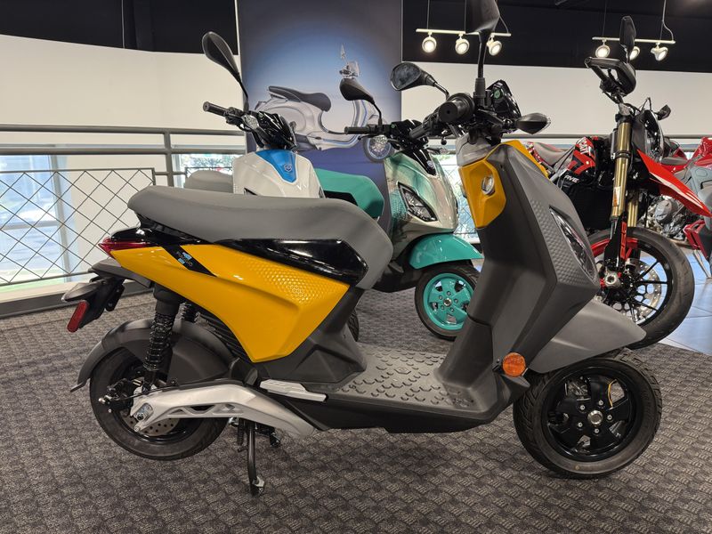 2022 PIAGGIO 1 ACTIVE in a SUNSHINEMIX GREY exterior color. Cross Country Powersports 732-491-2900 crosscountrypowersports.com 
