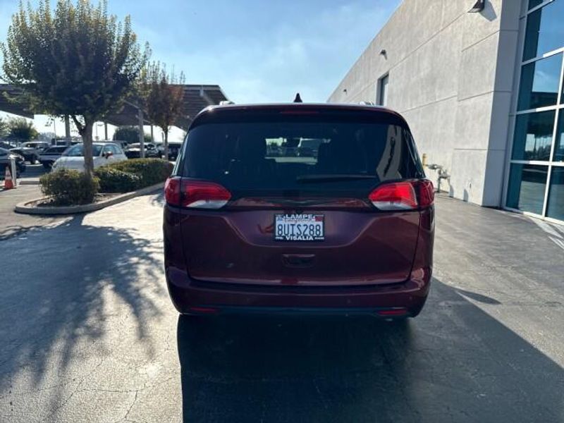 2019 Chrysler Pacifica Touring L photo 6