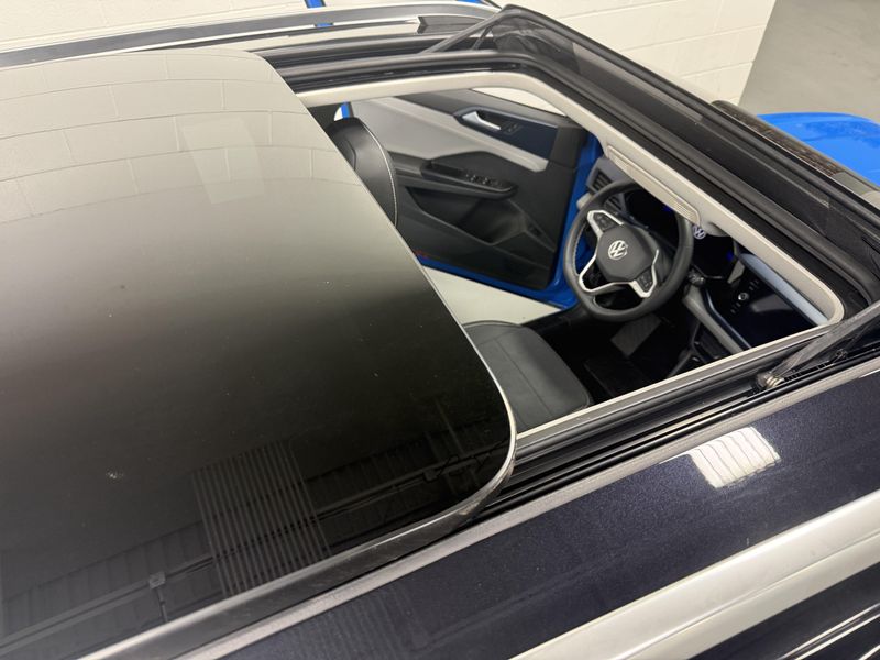 Used 2024 Volkswagen Taos SE w/SunroofImage 5