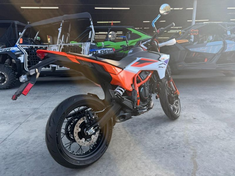 New 2025 KTM 390 SMC R Image 13
