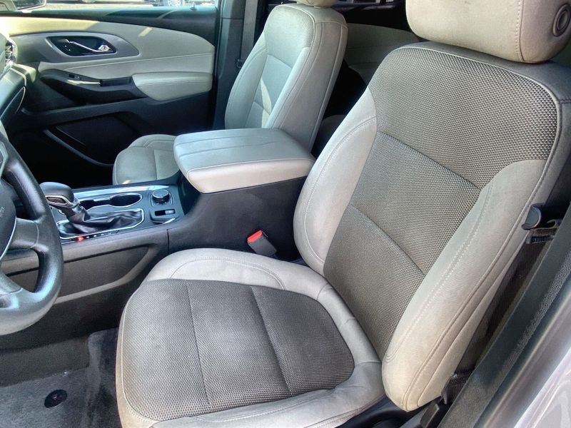 Used 2022 Chevrolet Traverse LSImage 19