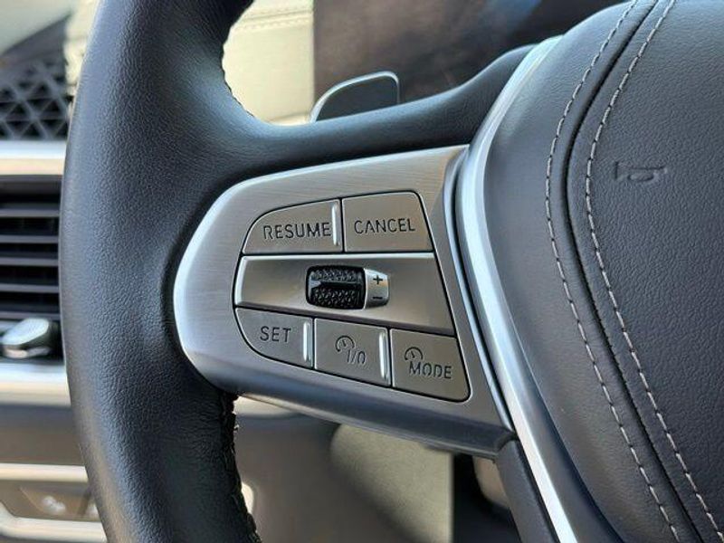Used 2024 BMW X7 xDrive40iImage 25