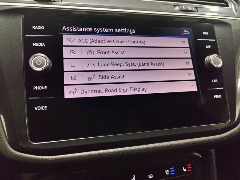 Used 2024 Volkswagen Tiguan AWD SEL R-Line w/Sunroof/NavImage 10