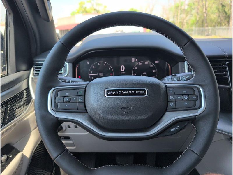 2026 Jeep Grand Wagoneer Limited Reserve 4x4Image 23