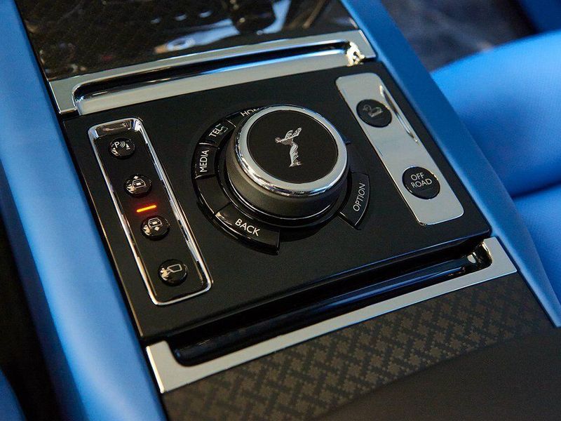 New 2026 Rolls-Royce Cullinan Black BadgeImage 14