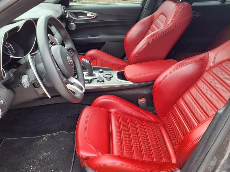 2023 Alfa Romeo Giulia VeloceImage 18
