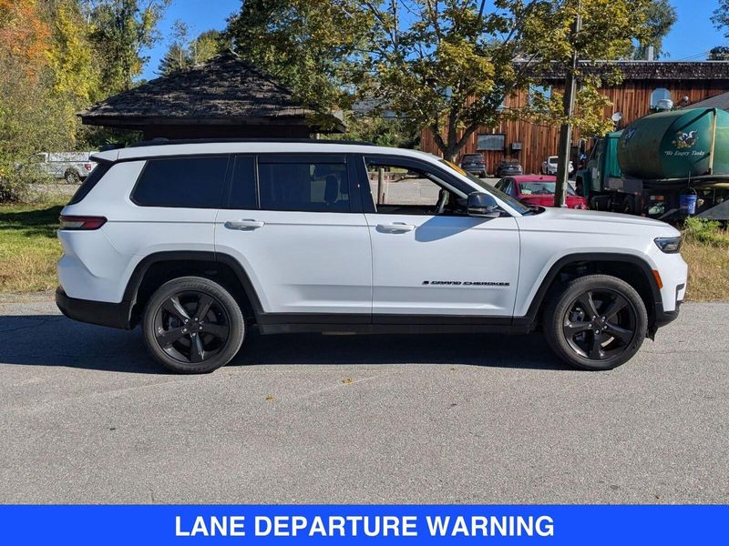 2023 Jeep Grand Cherokee Altitude photo 6