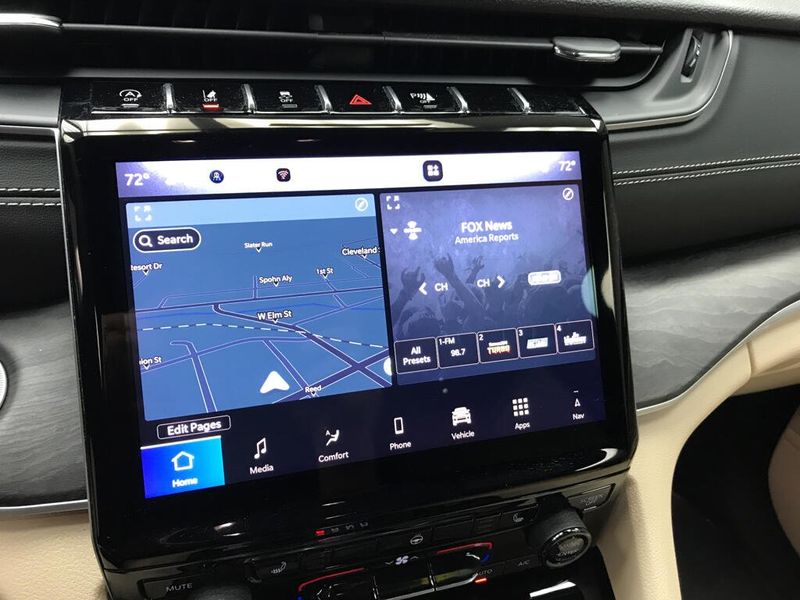 Used 2024 Jeep Grand Cherokee L LimitedImage 10