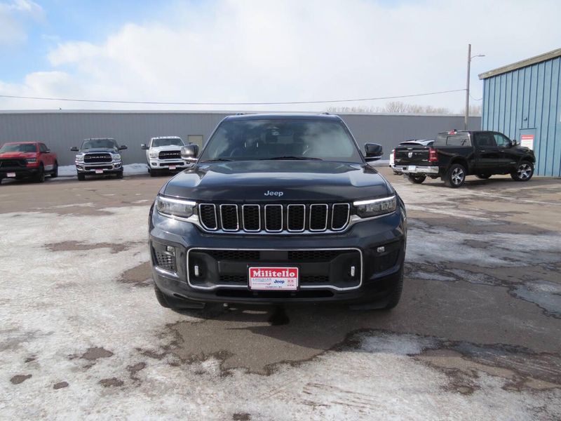 Used 2024 Jeep Grand Cherokee L Overland 4x4 4dr SUVImage 3