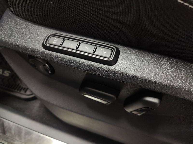 Used 2025 Volkswagen Atlas SEL Premium AWD R-Line Sunroof/NavImage 18