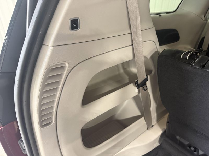 Used 2022 Chrysler Pacifica Touring LImage 6