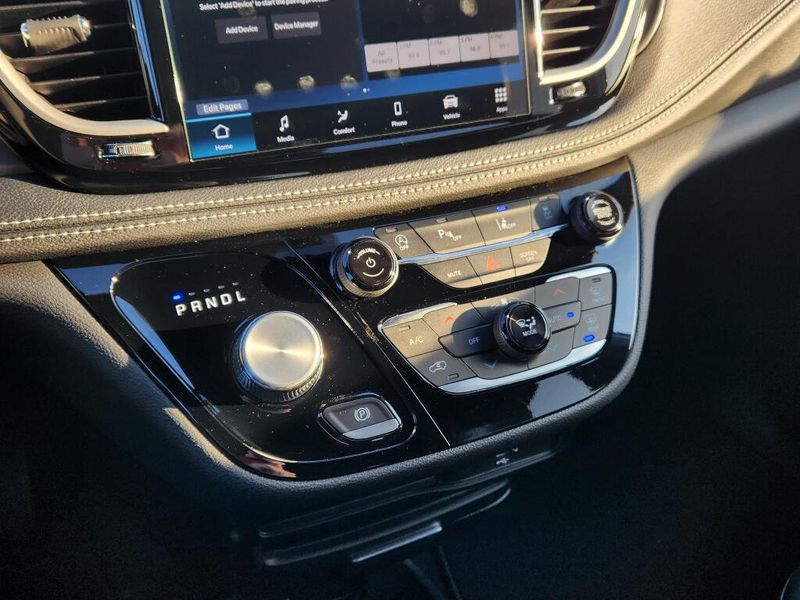 New 2026 Chrysler Pacifica Select