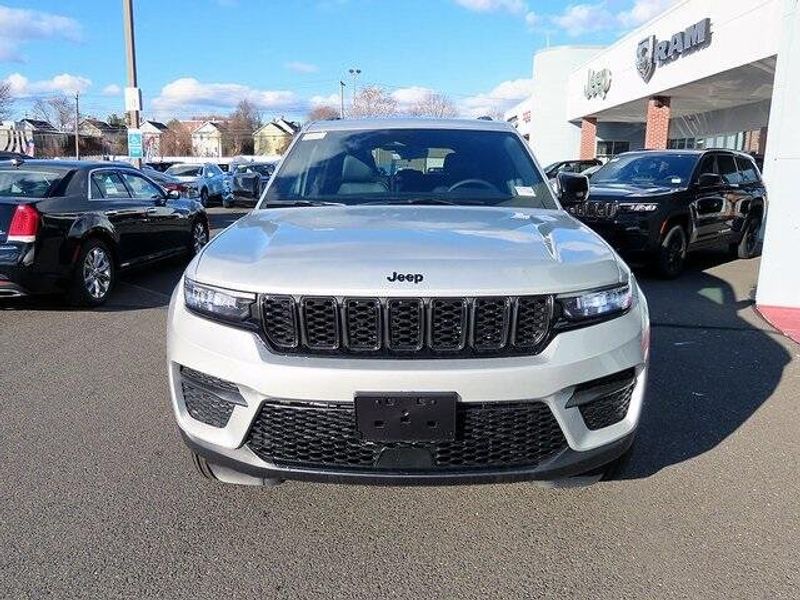 2025 Jeep Grand Cherokee Altitude XImage 3