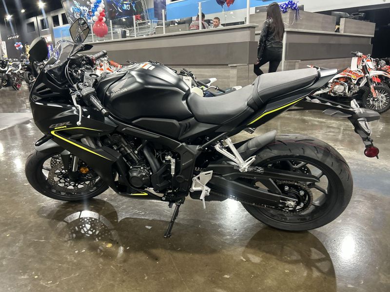 New 2026 Honda CBR650R E-CLUTCH Image 20