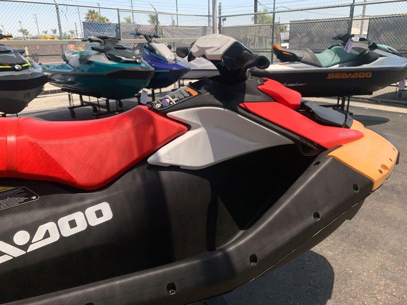 New 2024 Sea-Doo SPARK FOR 3 90 CONVENIENCE PACKAGE Image 12