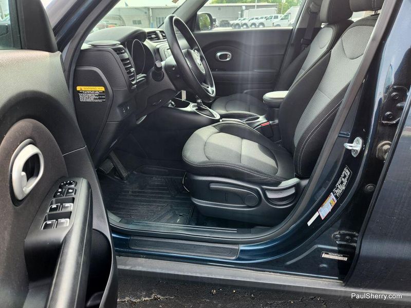2017 Kia Soul +Image 22