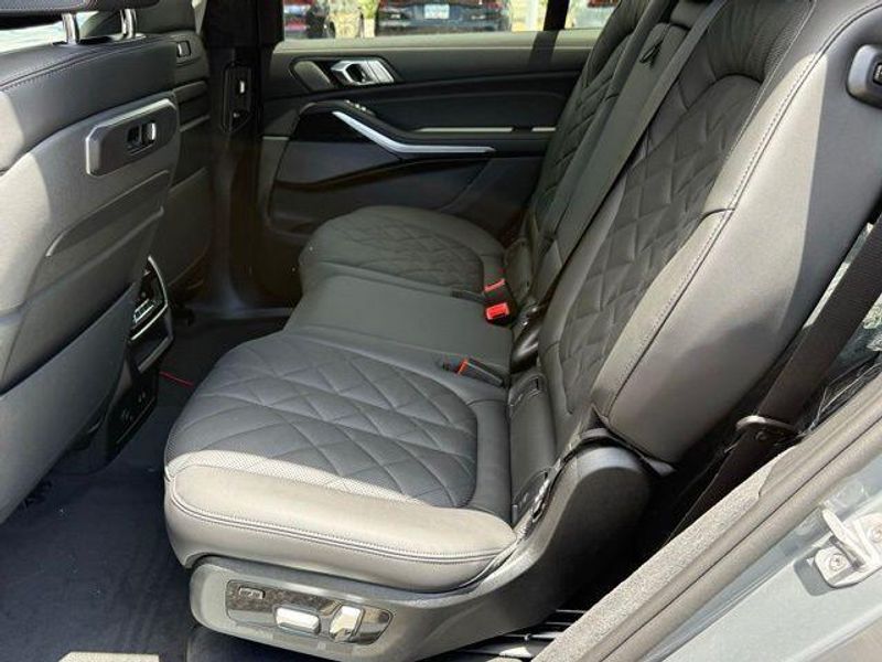 New 2027 BMW X7 xDrive40iImage 25