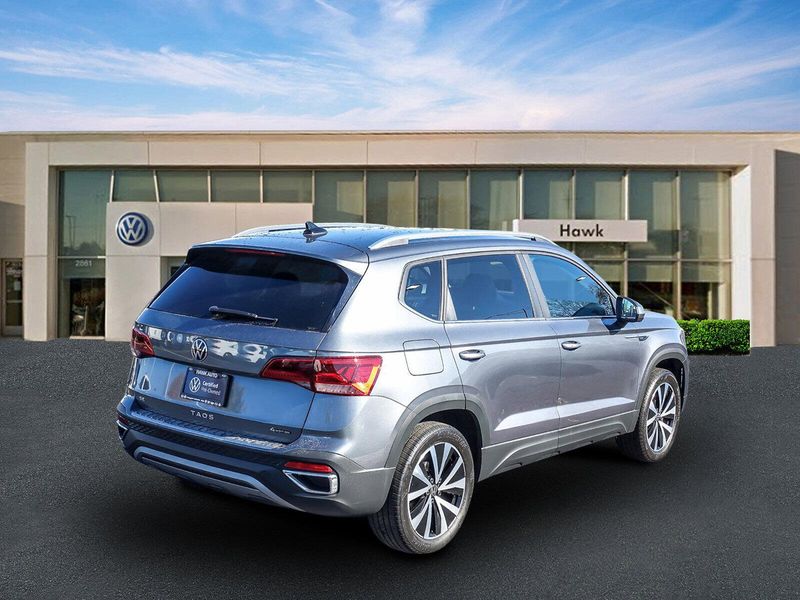 2022 Volkswagen Taos SE photo 3