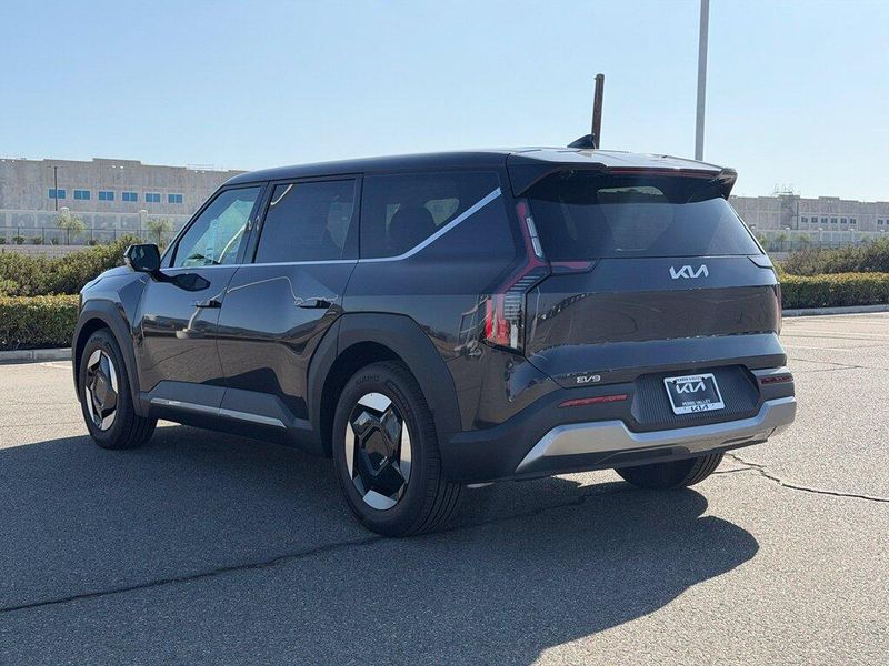 New 2026 Kia EV9 Light Long RangeImage 5
