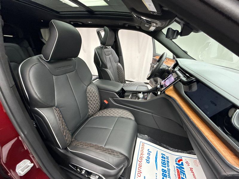 New 2025 Jeep Grand Cherokee L Summit Reserve 4x4Image 28