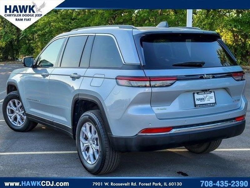 2022 Jeep Grand Cherokee Limited photo 3