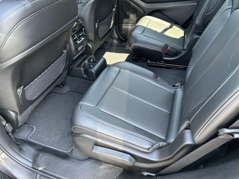 New 2025 Jeep Grand Cherokee L Limited 4x4Image 17