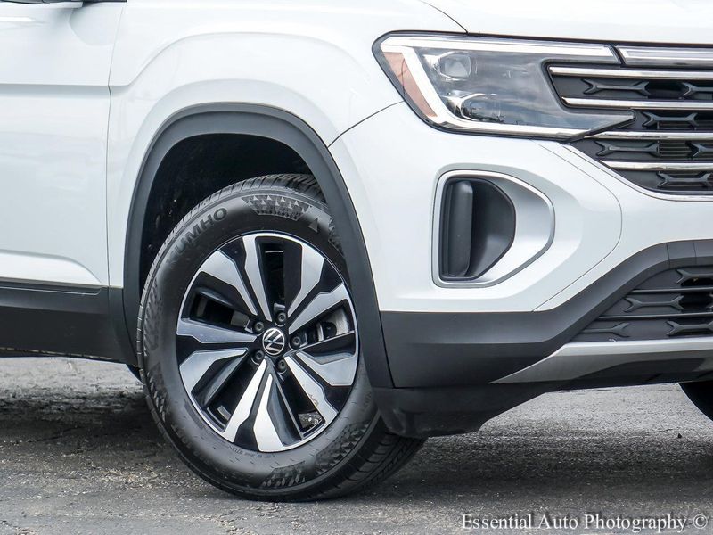 2024 Volkswagen Atlas SE photo 3