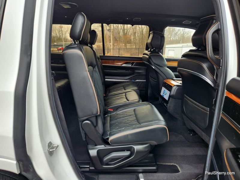 2022 Jeep Grand Wagoneer Series III