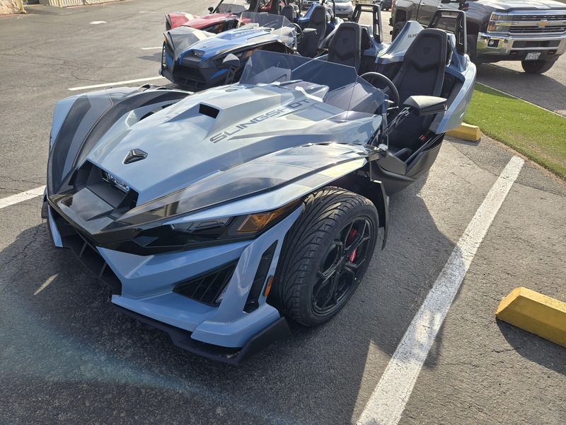 NEW 2026 POLARIS SLINGSHOT SIGNATURE EDITION AUTODRIVE Image 3