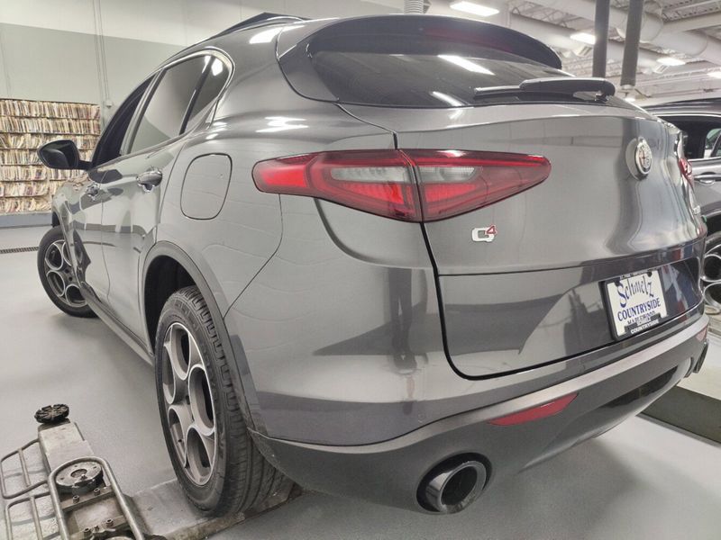 2022 Alfa Romeo Stelvio AWD w/Sunroof/NavImage 15