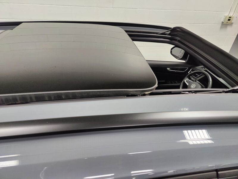 Used 2025 Volkswagen Atlas Cross Sport SEL R-Line Black AWD w/Sunroof/NavImage 7