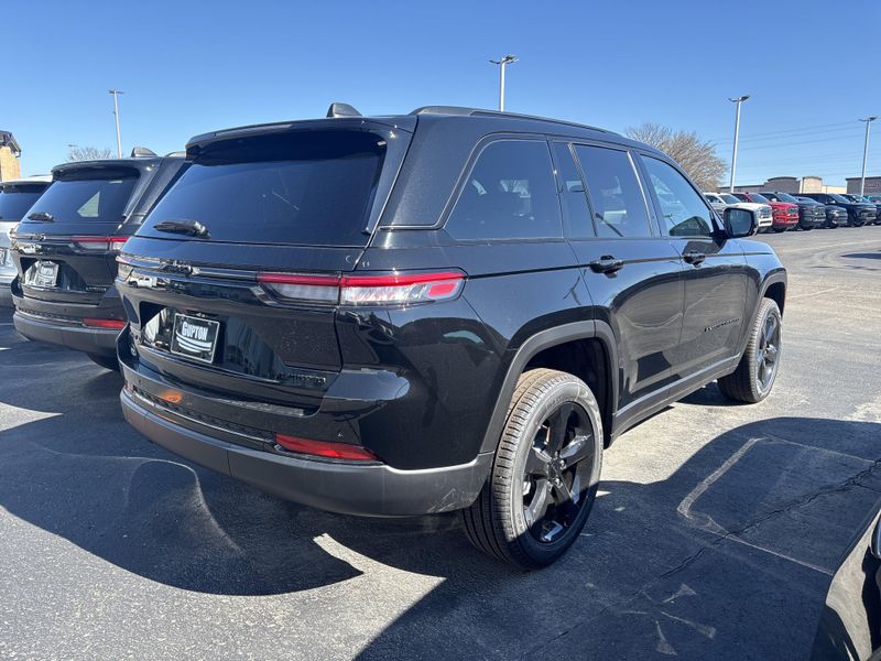 New 2025 Jeep Grand Cherokee Limited 4x4Image 8