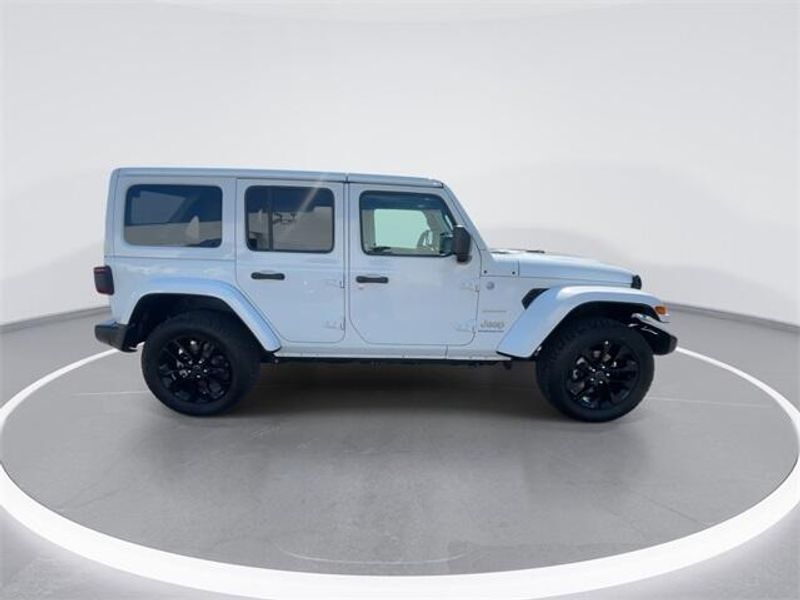 2024 Jeep Wrangler Sahara 4xe photo 9