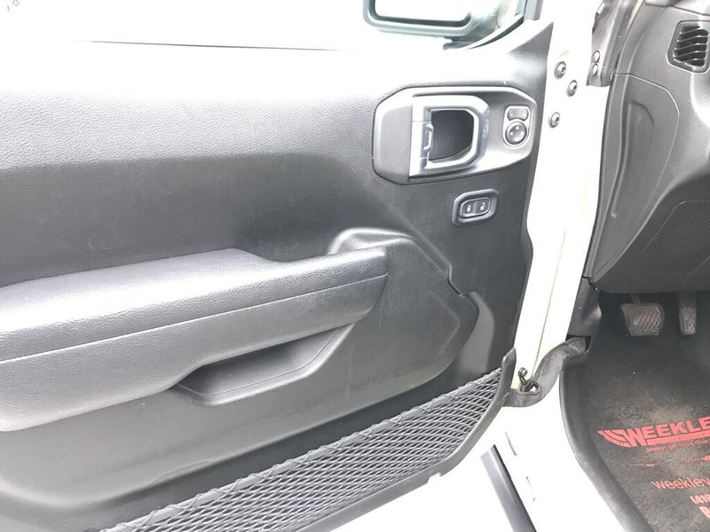 Used 2022 Jeep Wrangler Unlimited WillysImage 18