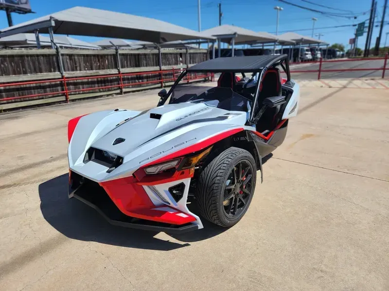 2024 Polaris SLINGSHOT ROUSH EDITION AUTODRIVE RACETRACK REDImage 3