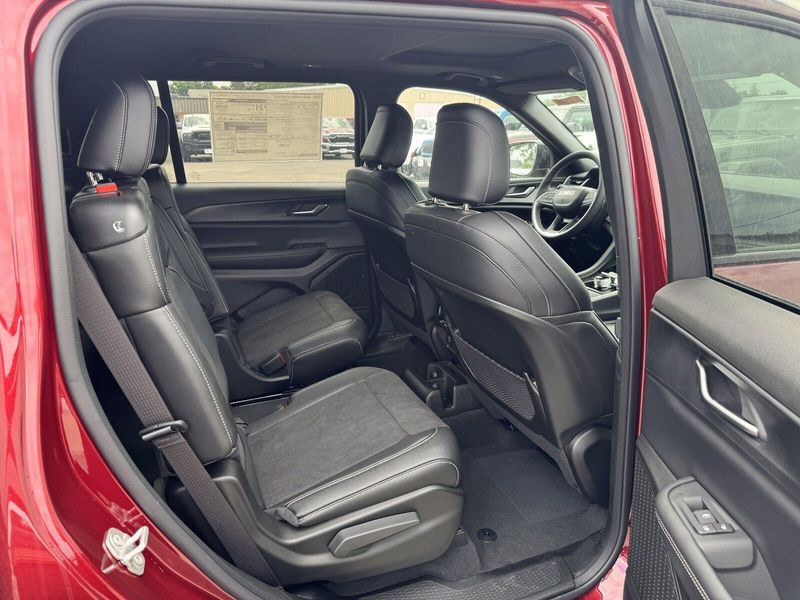 2024 Jeep Grand Cherokee L Altitude XImage 16